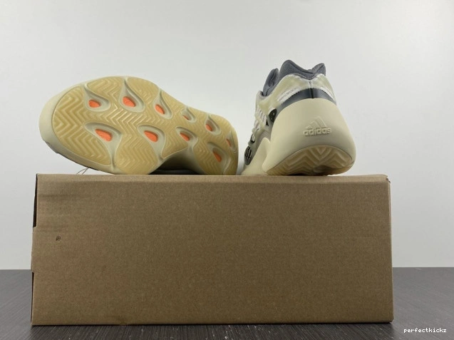 V3 Adidas 700 ID1674 Salt Fade Yeezy 0810